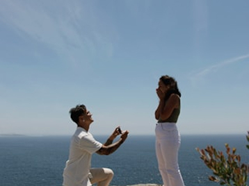 romantic-ocean-cliff-proposal